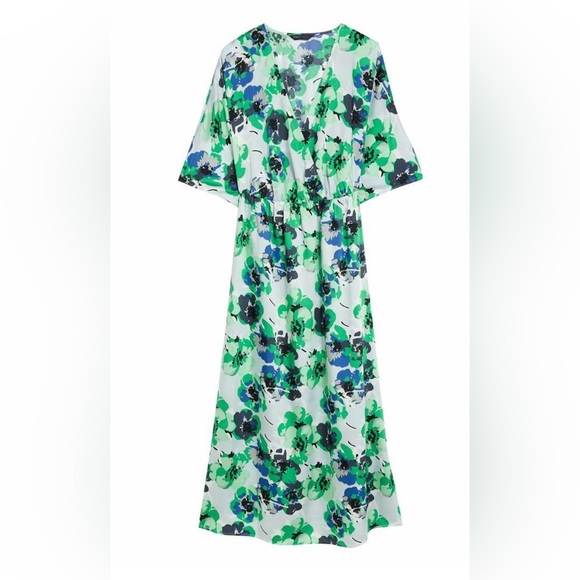 Marks & Spencer Dresses & Skirts - Marks and Spencer floral waisted batwing day dress